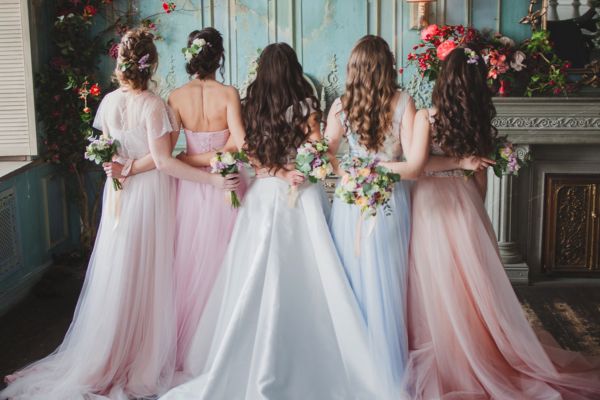 Ways you can use hair extensions as bridesmaids